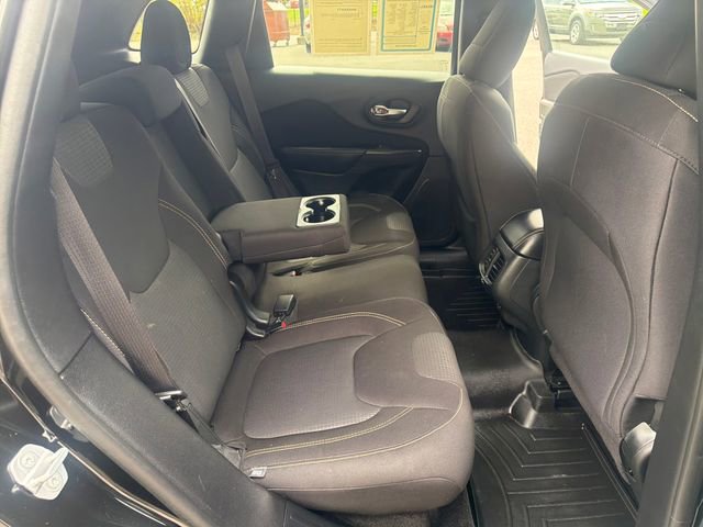 Used 2015 Jeep Cherokee Latitude w/ Cold Weather Group FWD image 26