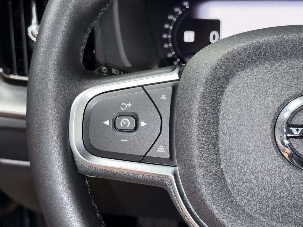 Used 2024 Volvo XC60 B5 Core AWD/4WD image 31