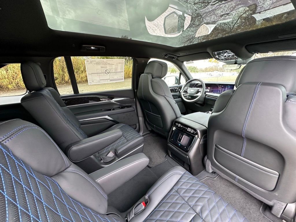 New 2025 Cadillac Escalade IQ Sport 1 w/ LPO, ONYX Package AWD/4WD image 26