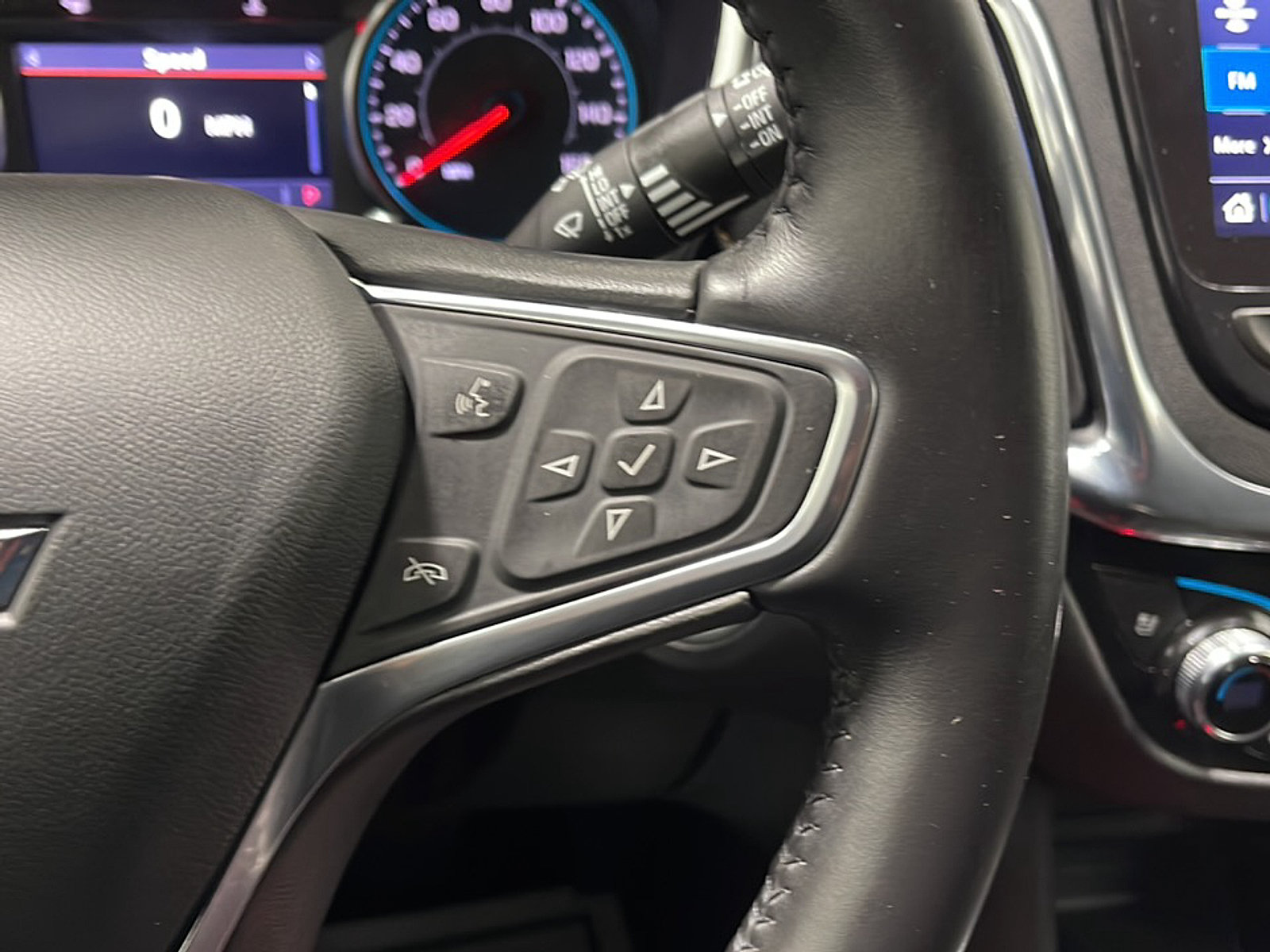 Used 2022 Chevrolet Equinox Premier AWD/4WD image 7