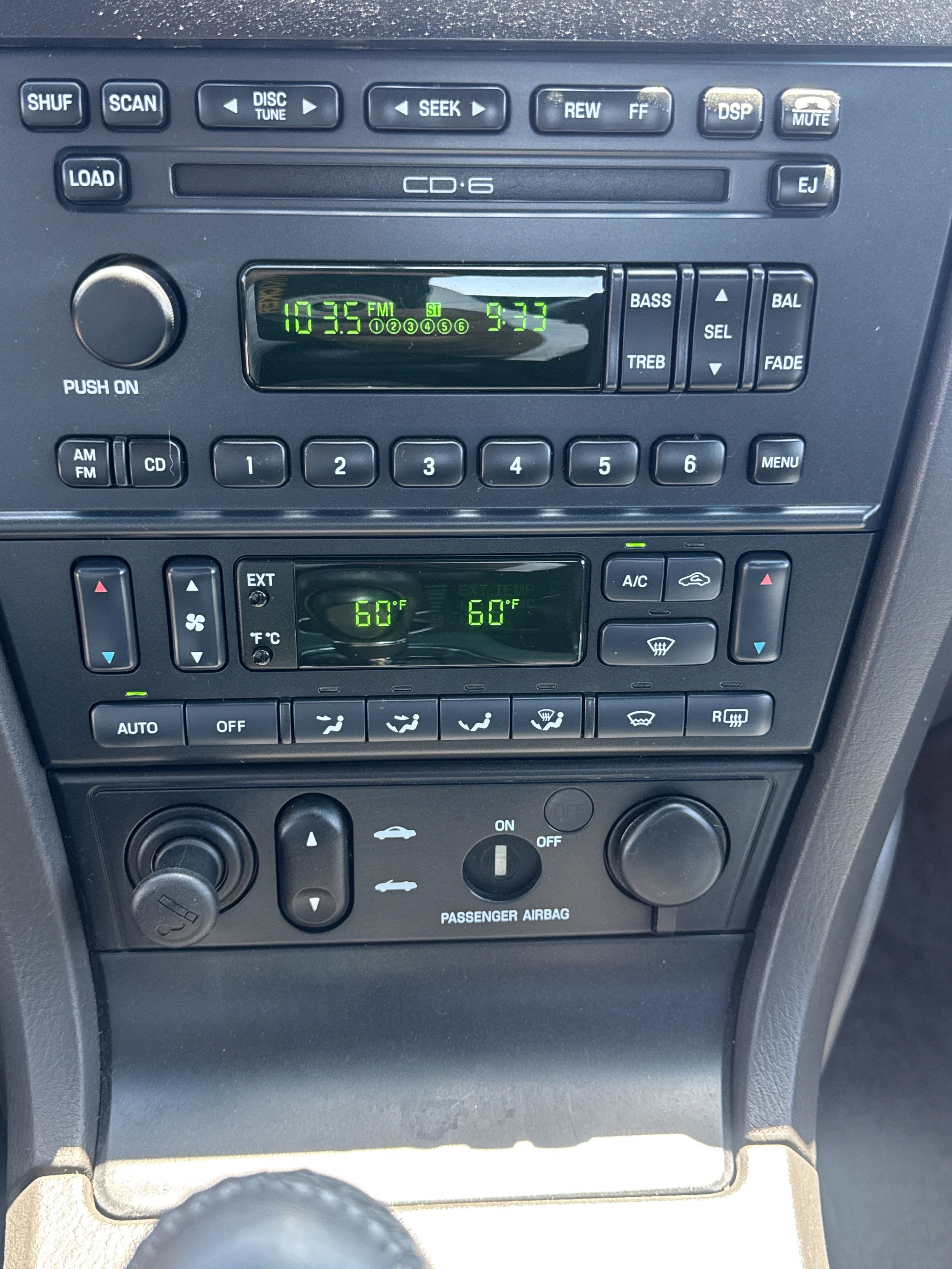 Used 2002 Ford Thunderbird image 22