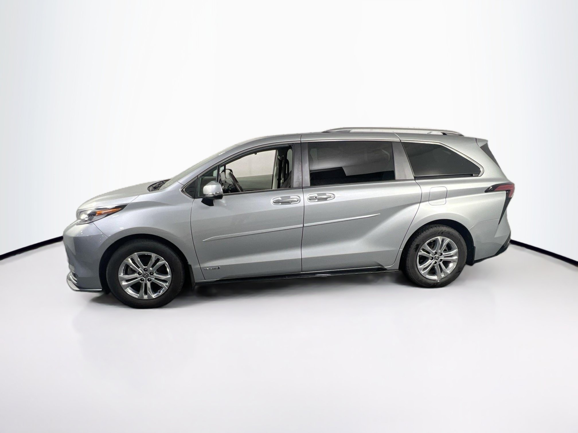 Used 2021 Toyota Sienna Platinum AWD/4WD image 8