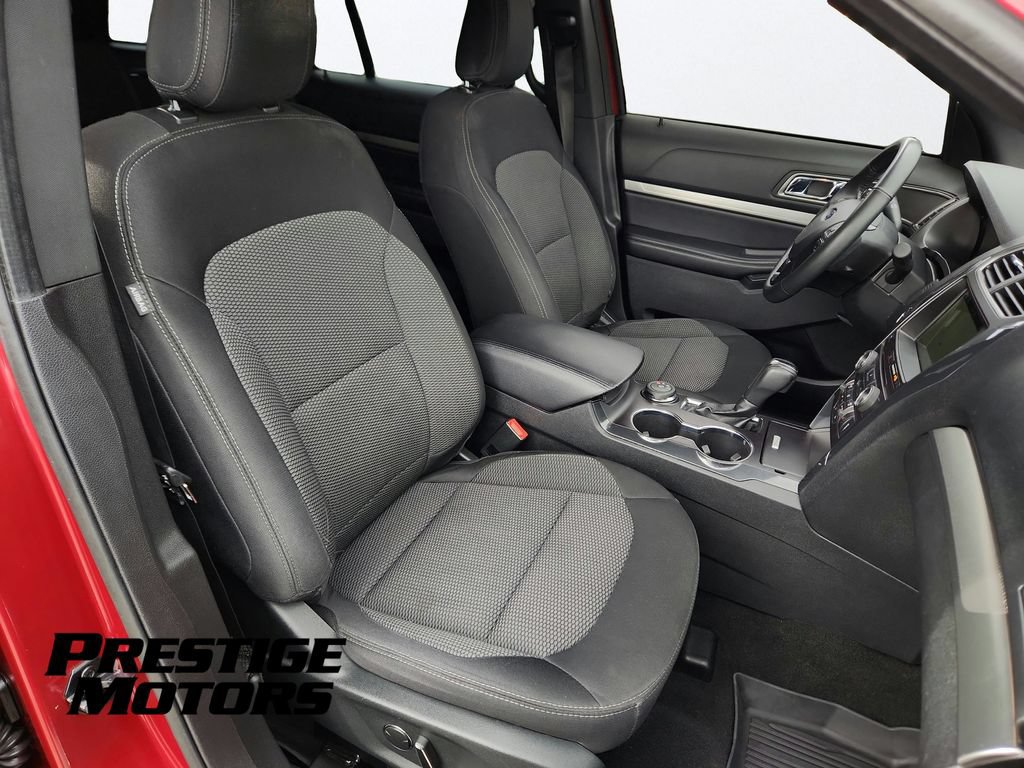 Used 2018 Ford Explorer XLT w/ Equipment Group 201A AWD/4WD image 25