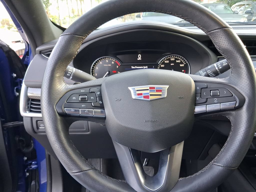 Used 2022 Cadillac XT4 Sport w/ Comfort Package FWD image 17