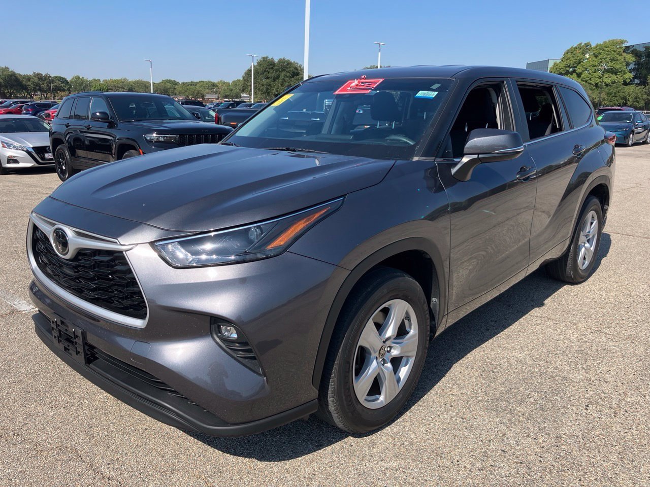 Used 2023 Toyota Highlander LE