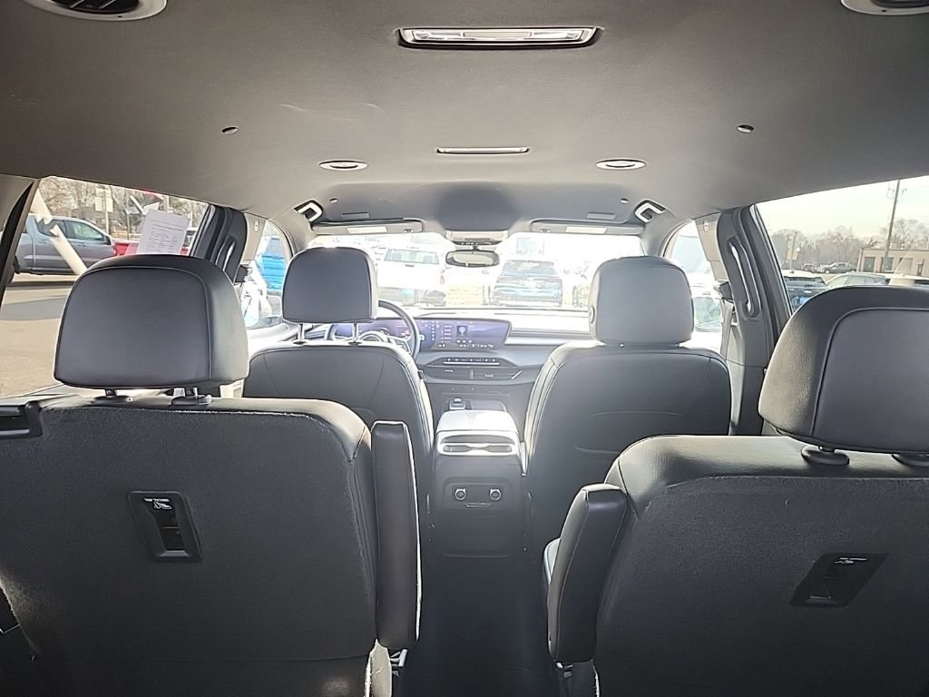 Used 2025 Buick Enclave Preferred image 12