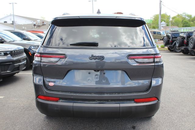 Used 2023 Jeep Grand Cherokee L Altitude AWD/4WD image 28