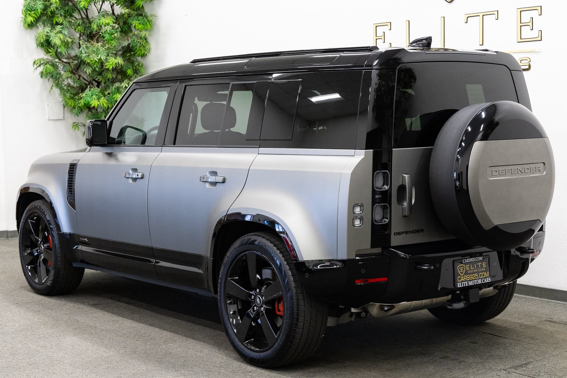Used 2025 Land Rover Defender 110 X AWD/4WD image 3