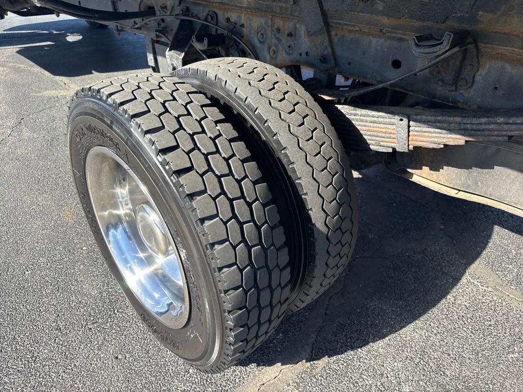 Used 2015 Ford F550 2WD Regular Cab Super Duty image 11