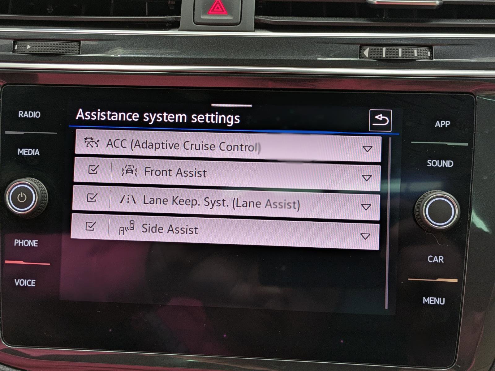 Used 2022 Volkswagen Tiguan SE image 8