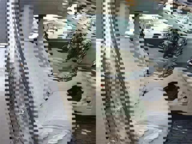 Used 2016 Chrysler 200 Limited image 31