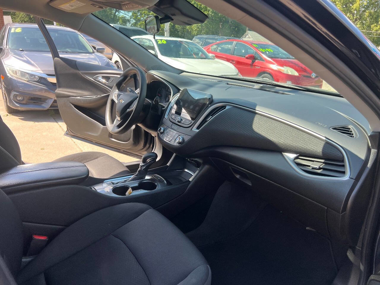 Used 2023 Chevrolet Malibu LT image 18