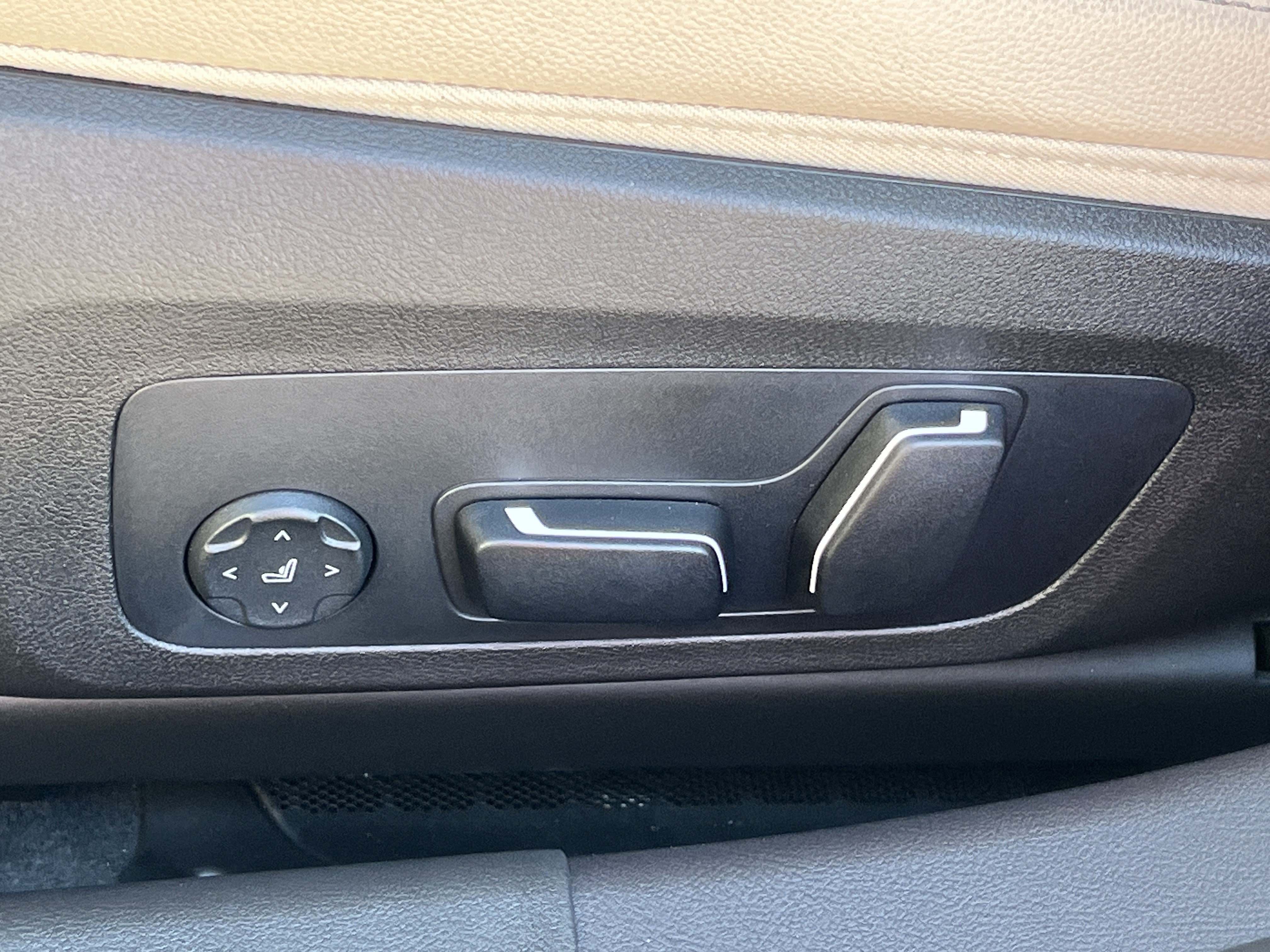 New 2026 BMW 330i Sedan w/ Premium Package RWD image 19