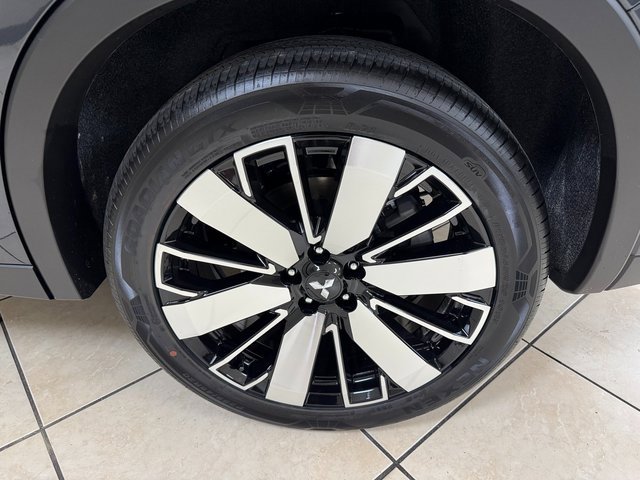 New 2025 Mitsubishi Outlander SE image 26