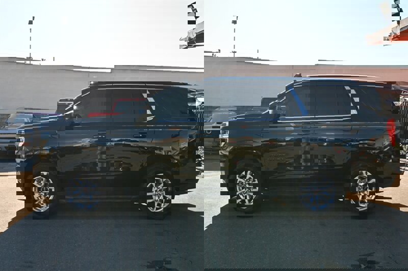 Used 2022 GMC Yukon SLE image 6