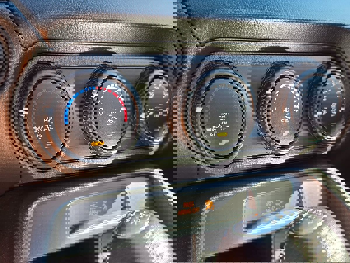 Used 2022 MAZDA MX-5 Miata Sport image 36