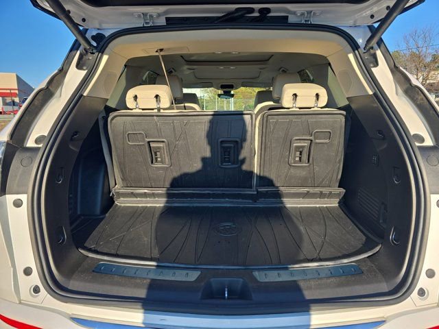 Used 2023 Buick Enclave Avenir image 13