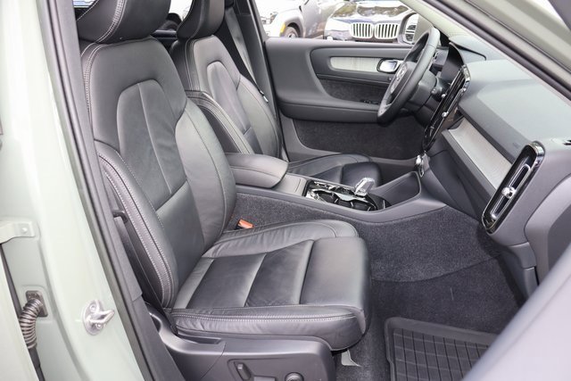 Used 2023 Volvo XC40 B5 Ultimate w/ Protection Package Premier image 18