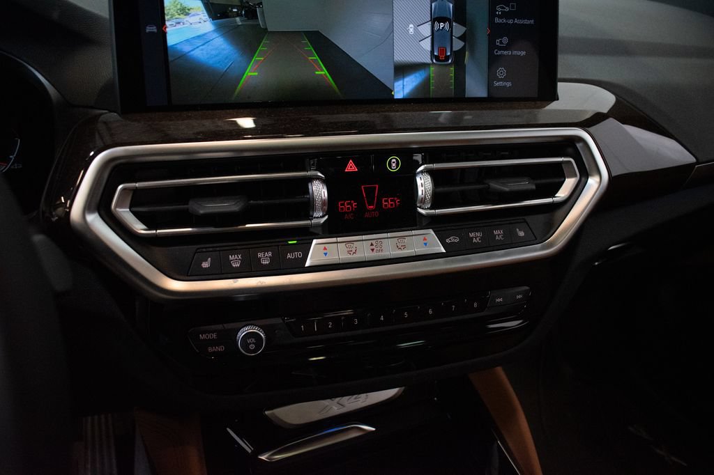 Certified 2025 BMW X4 xDrive30i w/ Premium Package AWD/4WD image 17