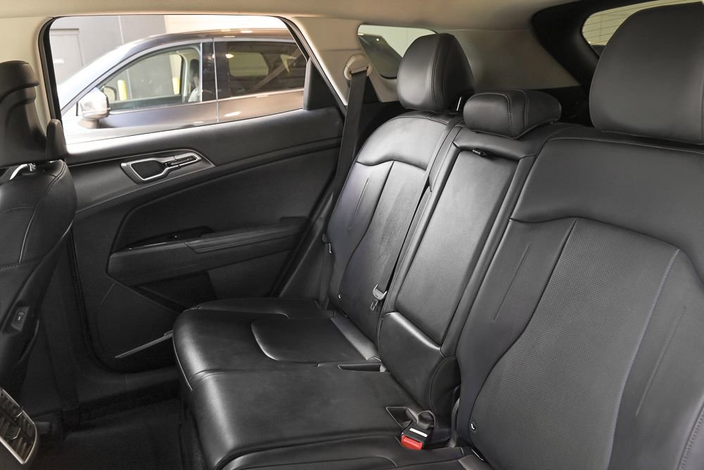 Used 2024 Kia Sportage EX image 12