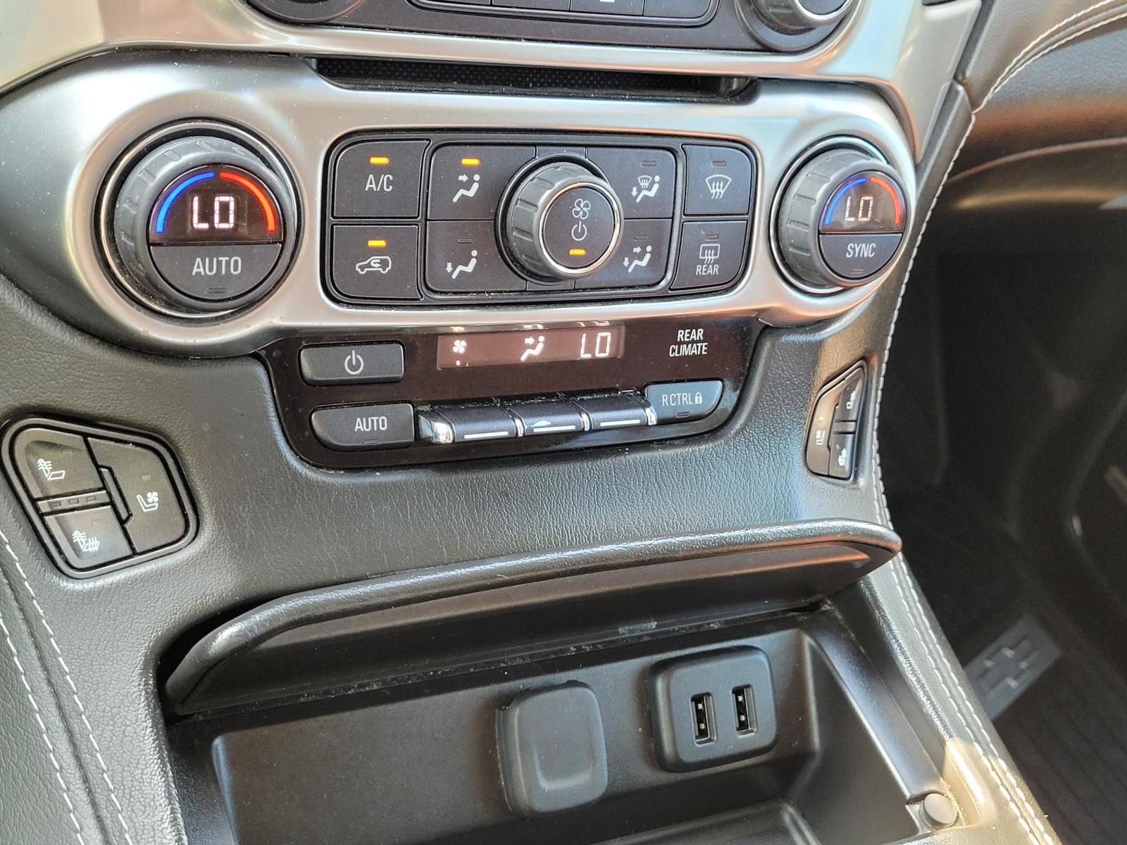 Used 2019 Chevrolet Suburban Premier w/ Premier Plus Edition RWD image 31