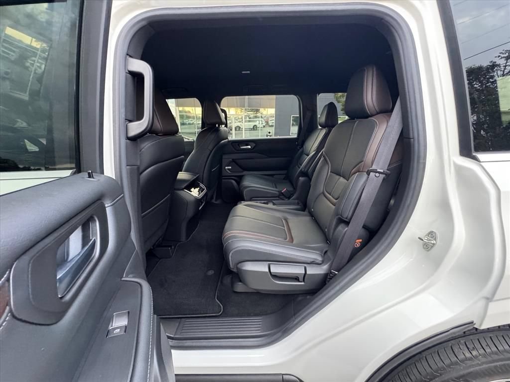 Certified 2025 Nissan Armada SL w/ Captain's Chari Seat Package AWD/4WD image 13