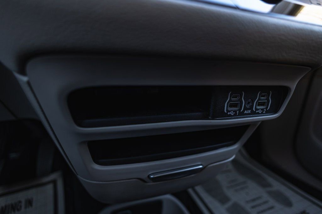 Used 2024 Chrysler Pacifica Select image 15