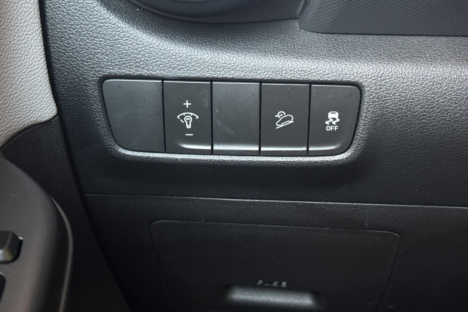 Used 2023 Hyundai Kona Limited AWD/4WD image 38