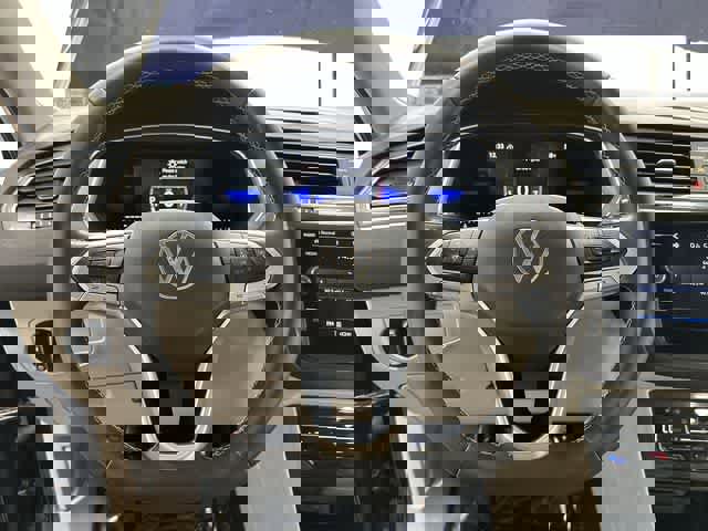 Certified 2022 Volkswagen Tiguan SE w/ Panoramic Sunroof Package image 8