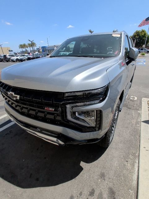 Used 2025 Chevrolet Suburban Z71 AWD/4WD image 2
