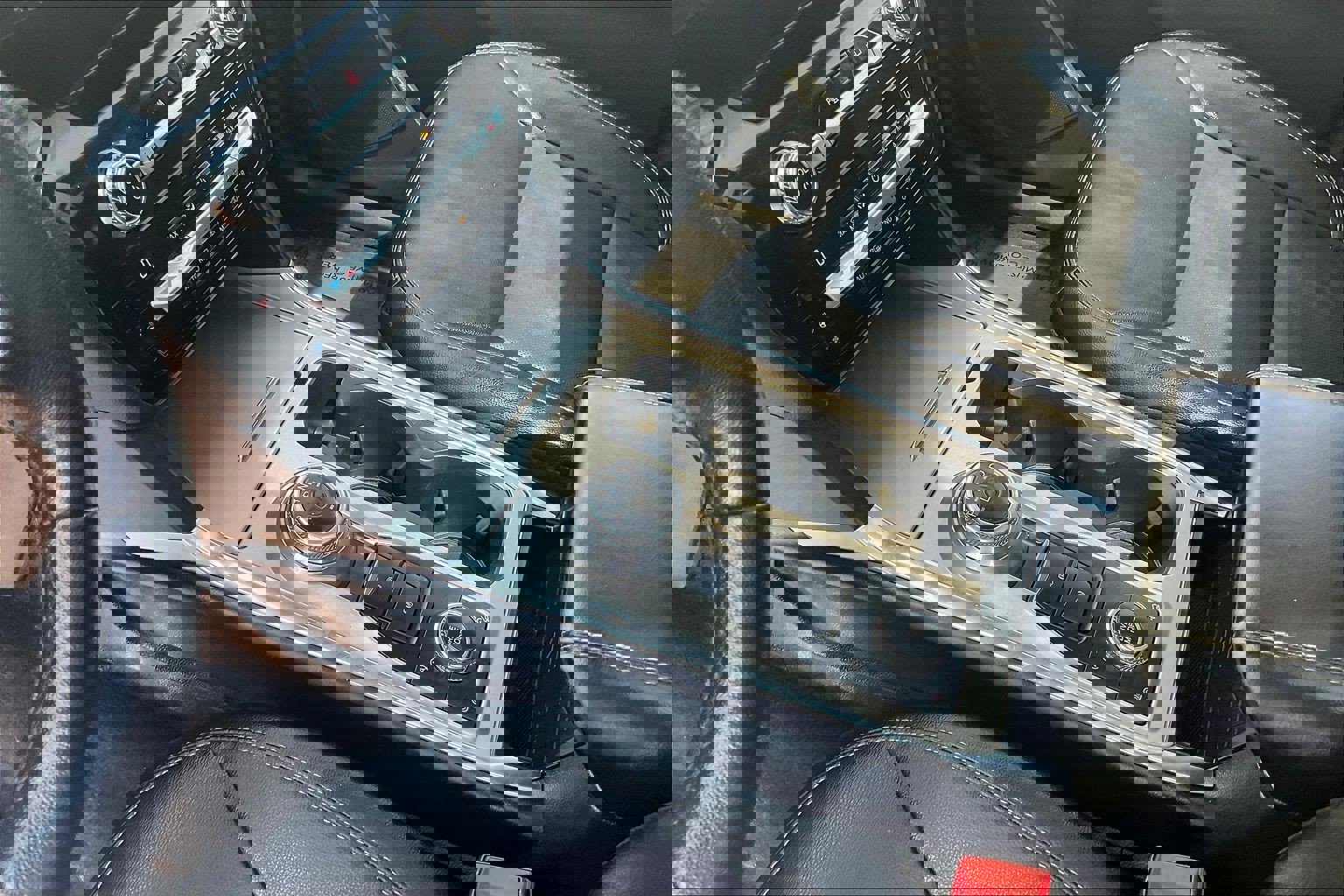 Used 2021 Ford Explorer Limited w/ Equipment Group 301A image 22