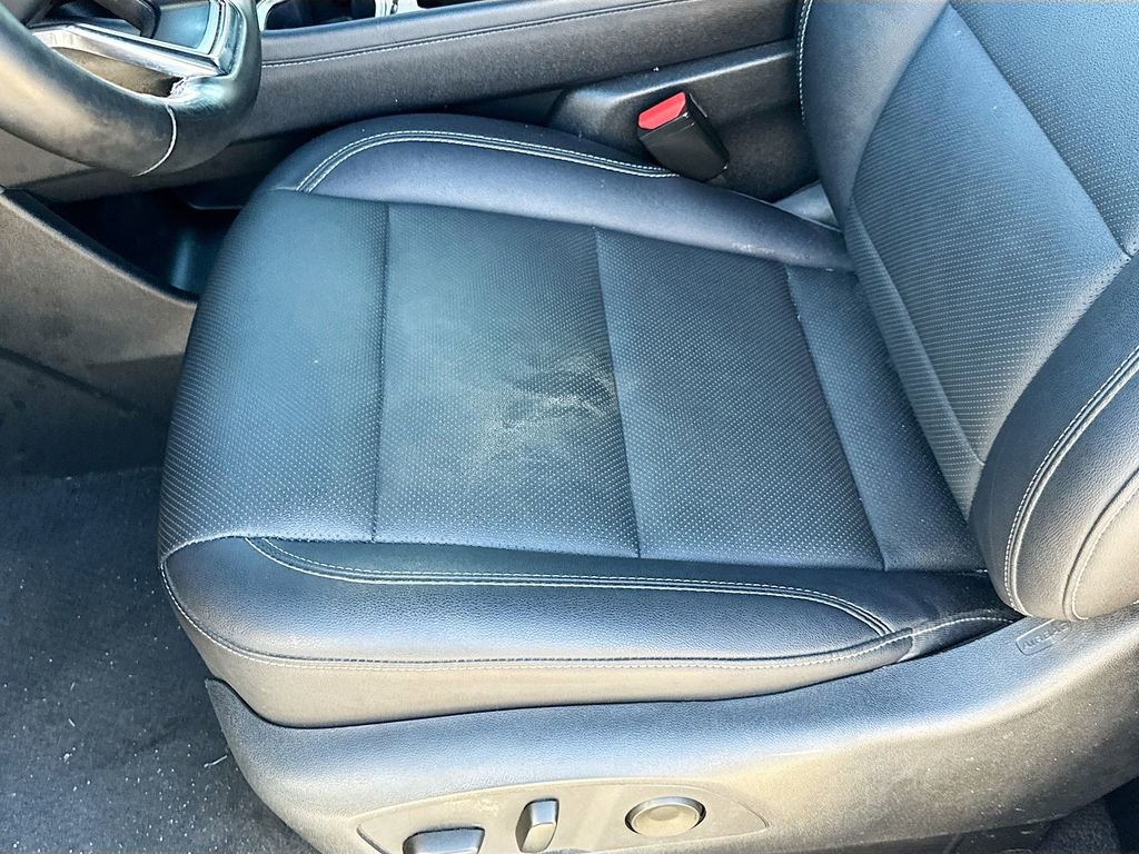 Used 2025 Chevrolet Traverse LT w/ Sun and Wheel Package image 18