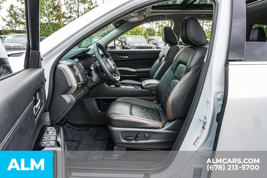 Used 2025 Nissan Pathfinder Platinum w/ Cargo Package AWD/4WD image 19