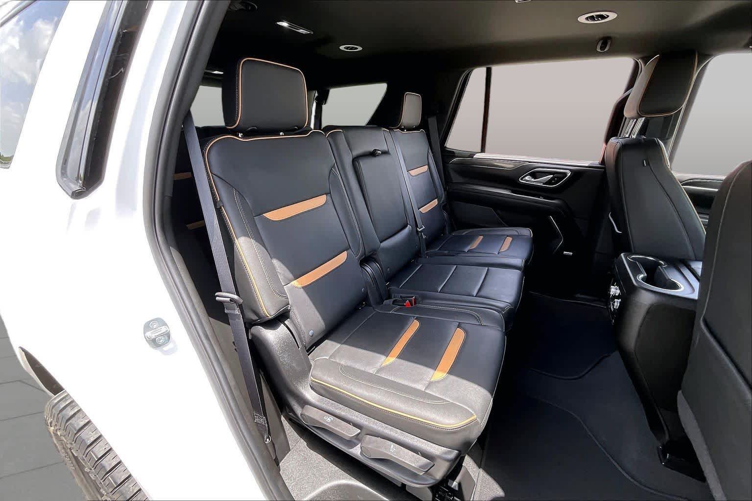 Used 2024 GMC Yukon AT4 w/ Technology Package AWD/4WD image 20