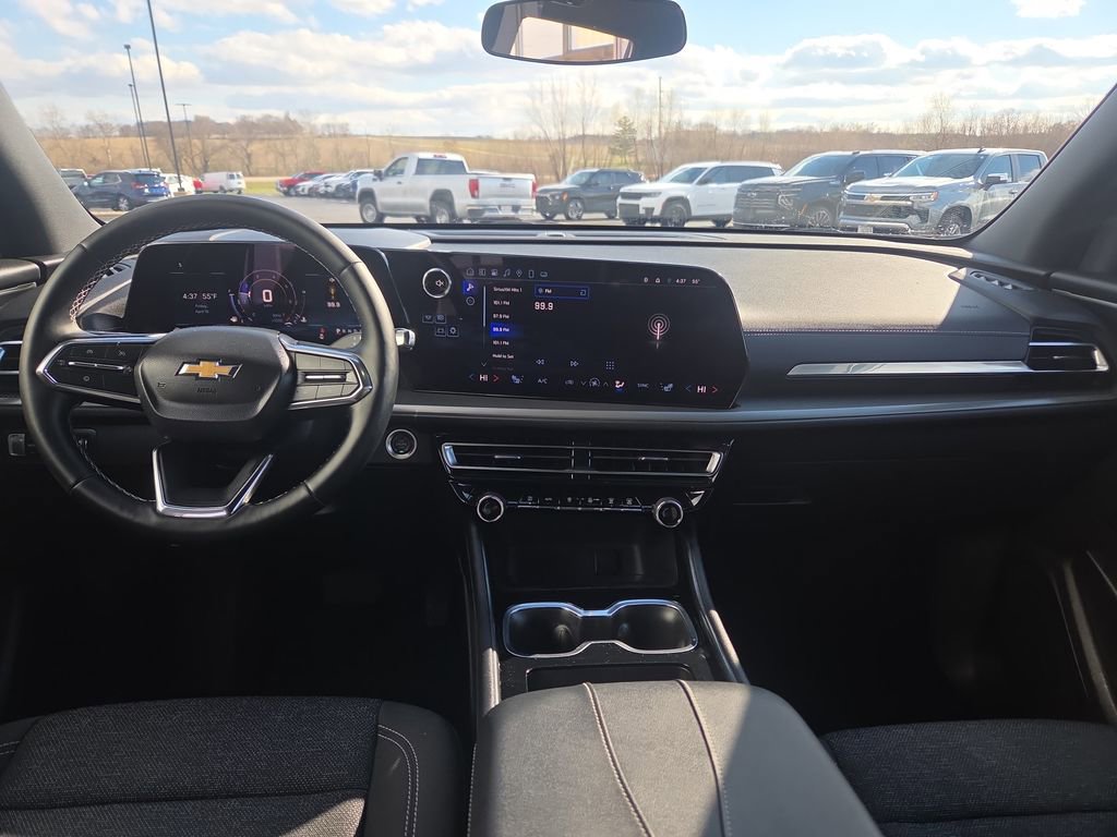 Certified 2025 Chevrolet Traverse LT w/ Sun and Wheel Package AWD/4WD image 11