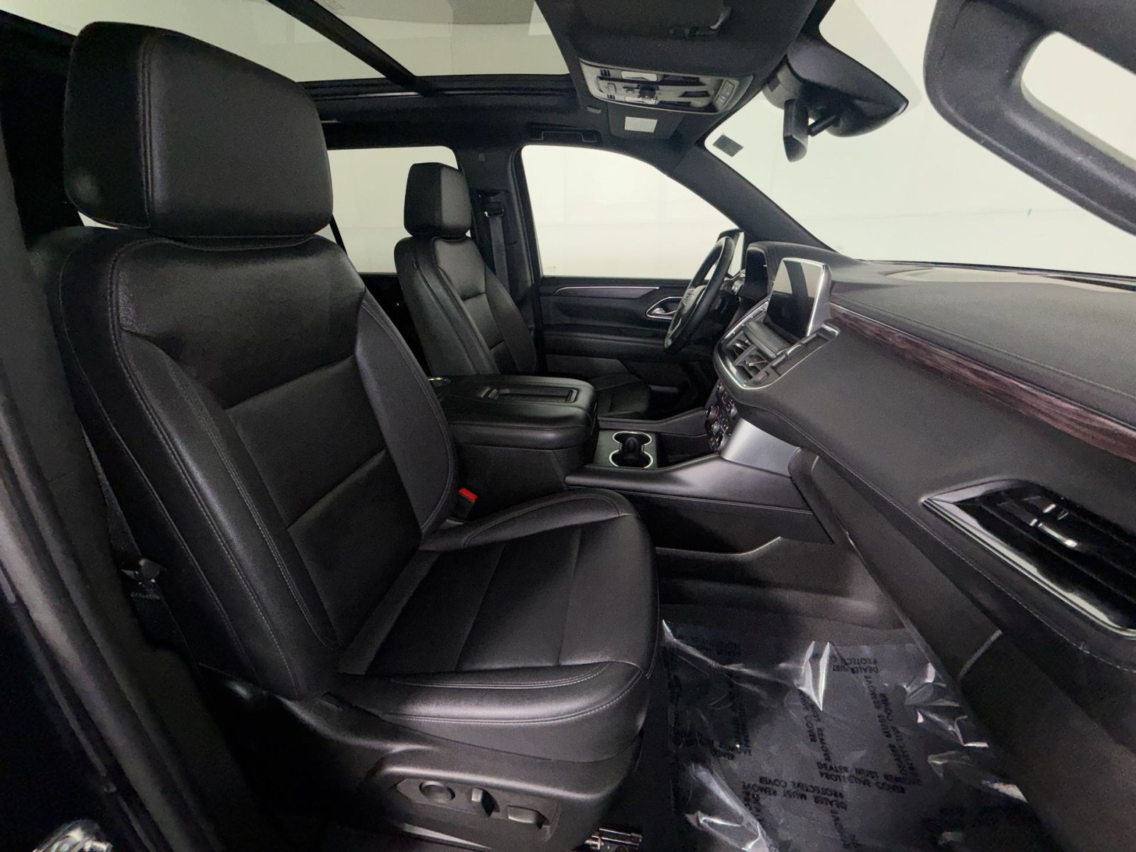 Used 2023 Chevrolet Tahoe Z71 w/ Luxury Package AWD/4WD image 28
