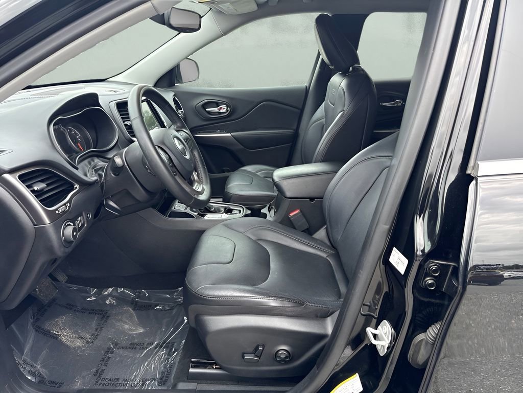 Used 2019 Jeep Cherokee Limited FWD image 9