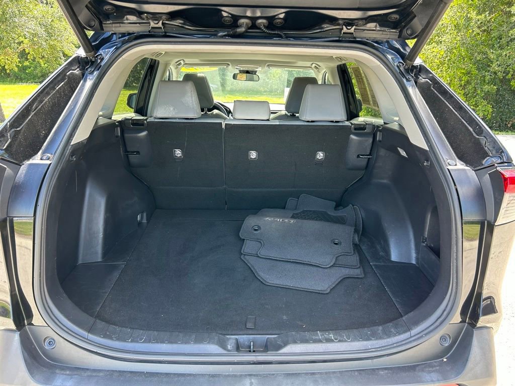Used 2019 Toyota RAV4 XLE Premium FWD image 50