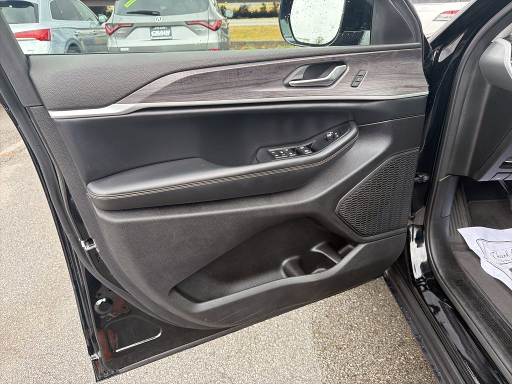 Used 2023 Jeep Grand Cherokee Limited image 15