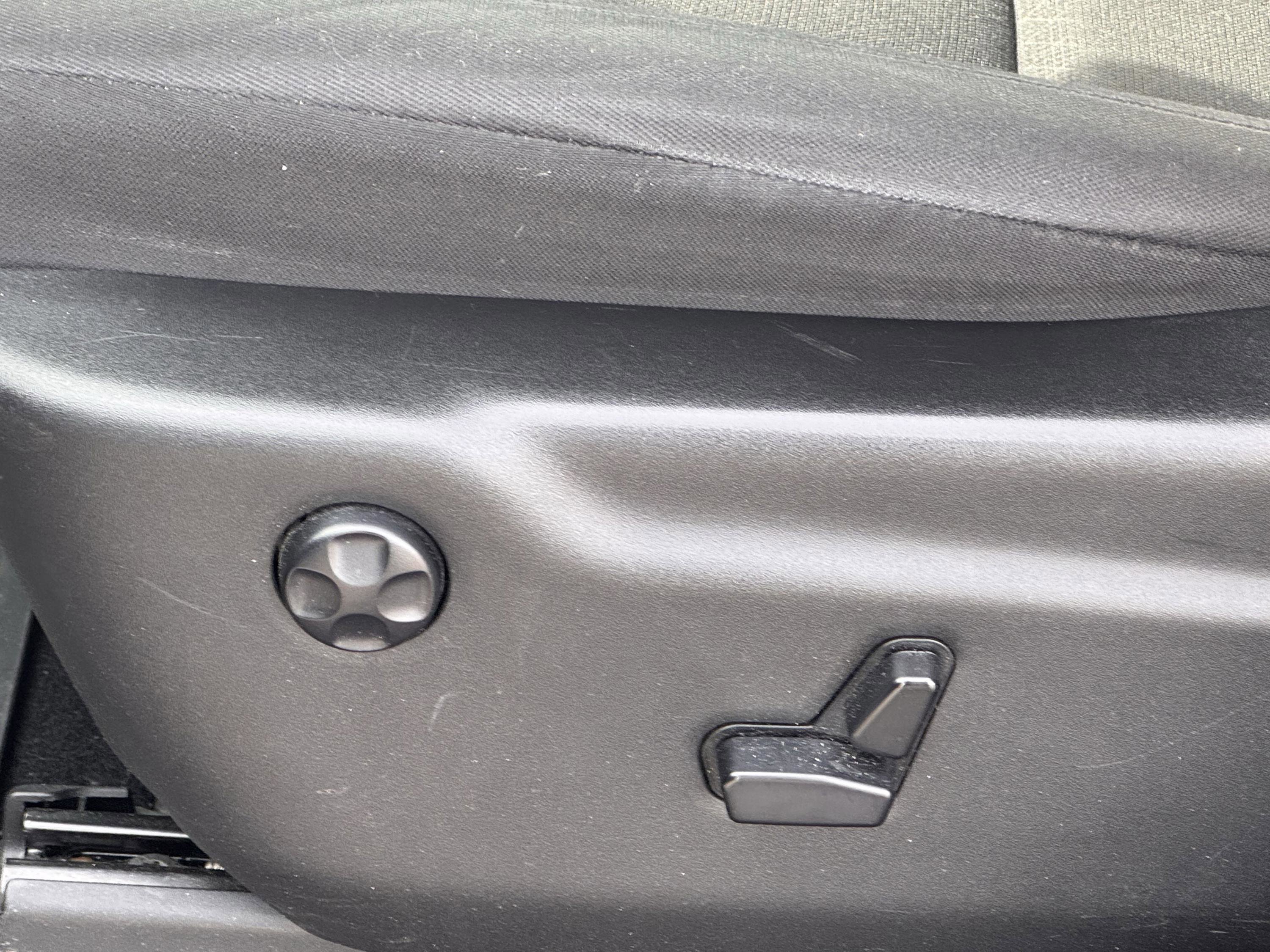 Used 2020 Jeep Grand Cherokee Laredo w/ 18" Wheel & 8.4" Radio Group image 9