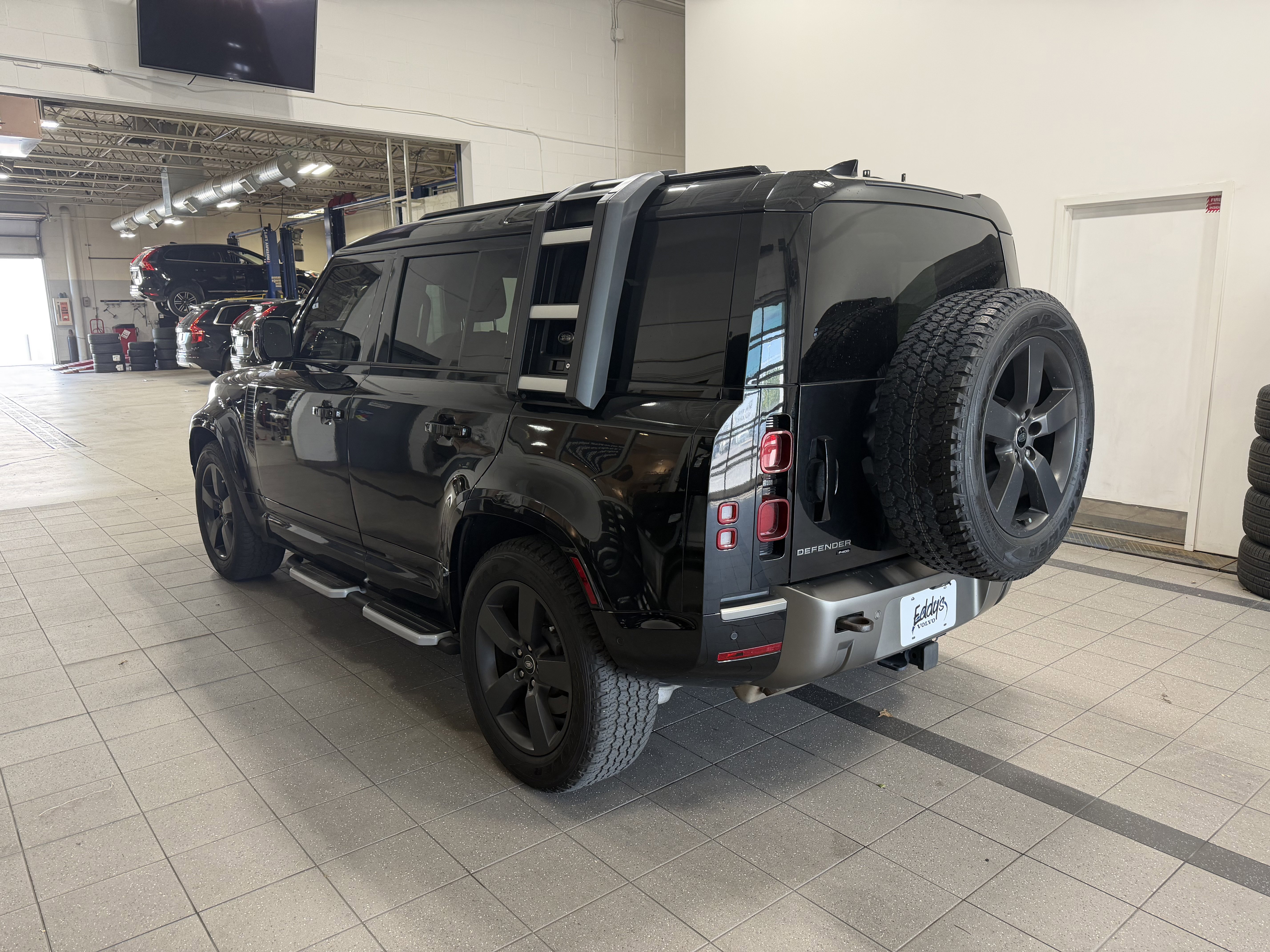 Used 2022 Land Rover Defender 110 X-Dynamic HSE AWD/4WD image 6