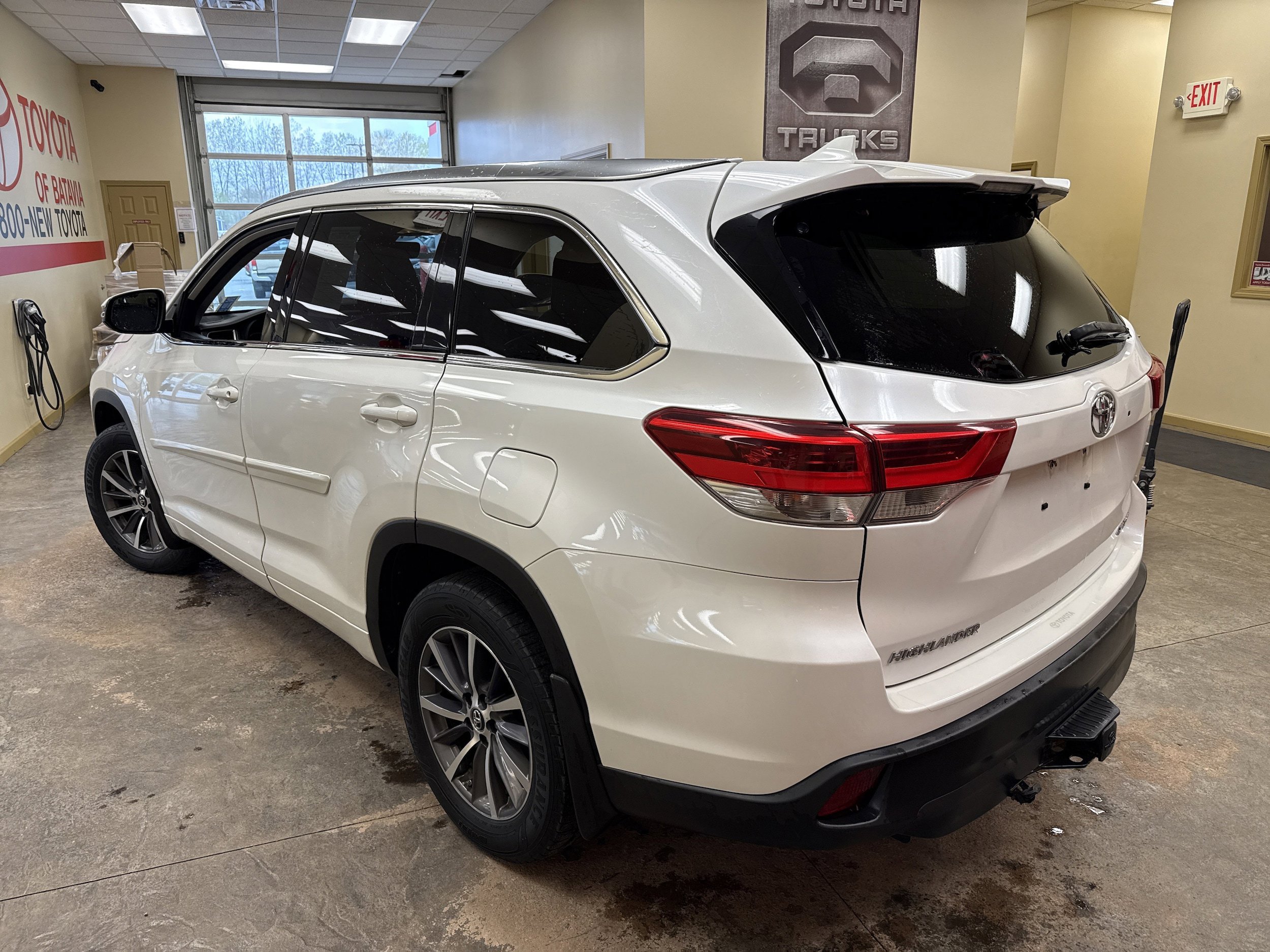 Used 2018 Toyota Highlander XLE AWD/4WD image 8