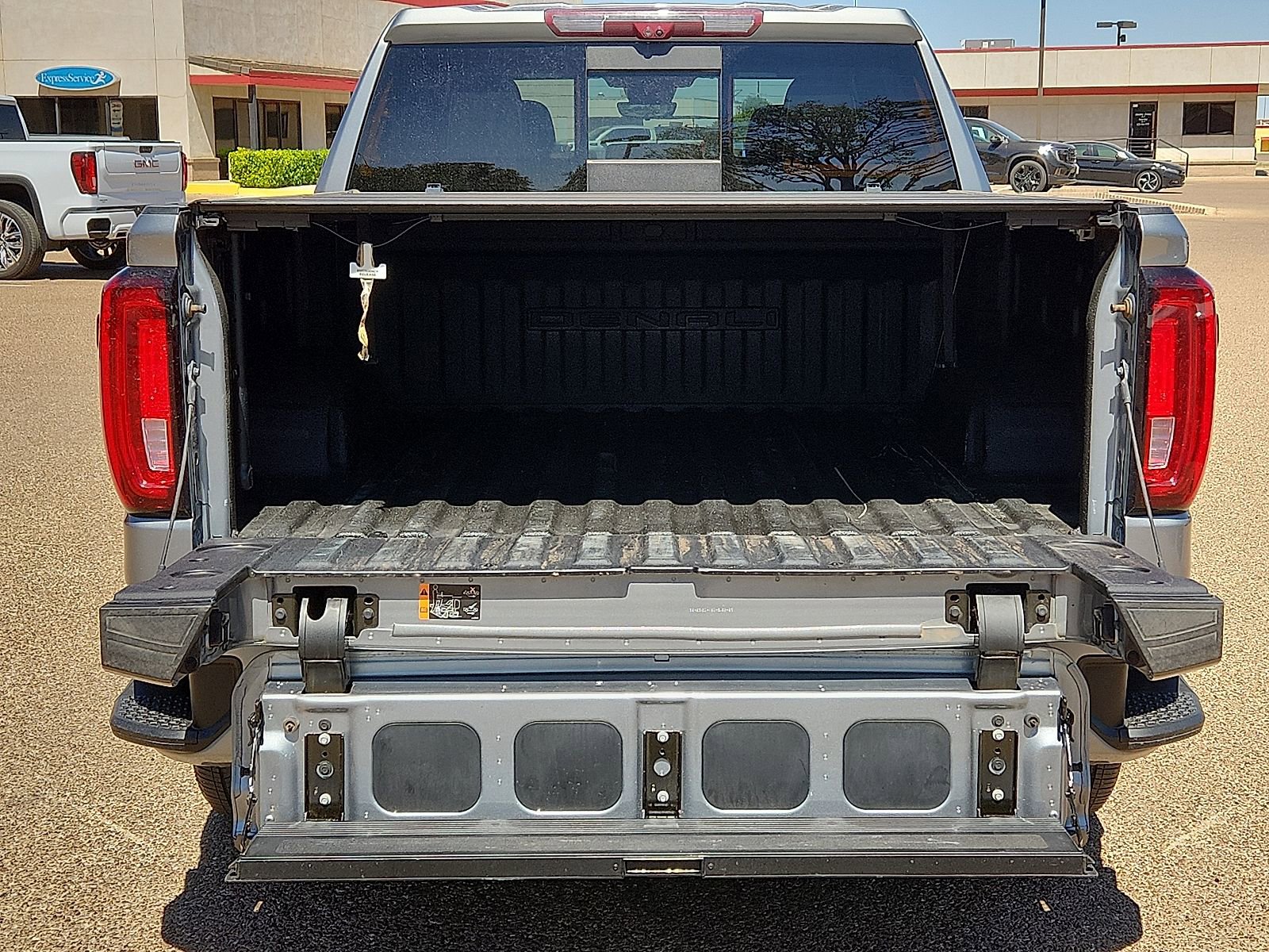 Used 2024 GMC Sierra 1500 Denali w/ Denali Reserve Package image 9