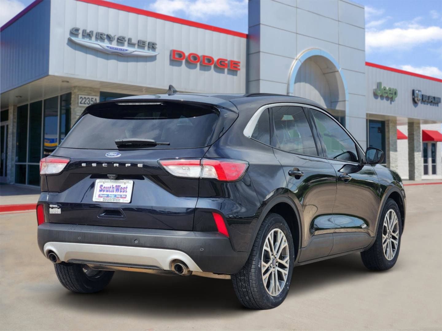 Used 2021 Ford Escape SEL w/ Technology Package FWD image 5