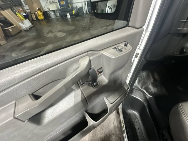 Used 2018 Chevrolet Express 2500 w/ Driver Convenience Package RWD image 19