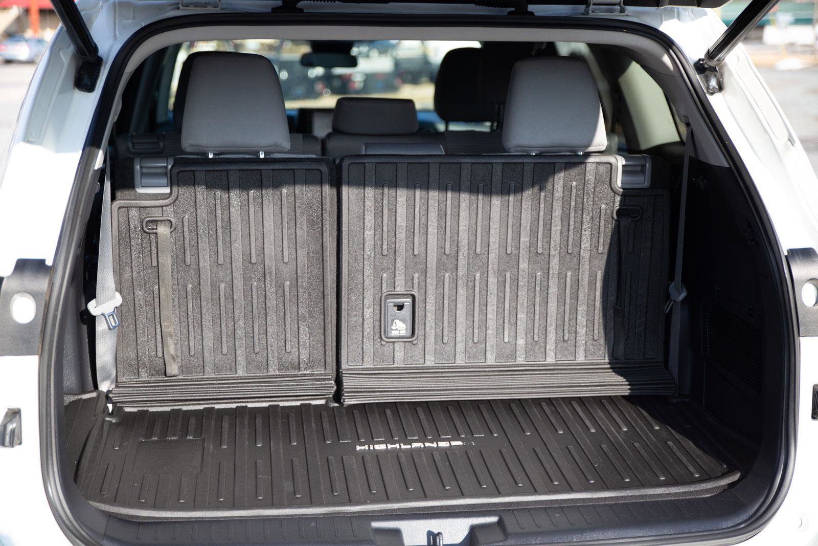 Used 2020 Toyota Highlander LE image 26