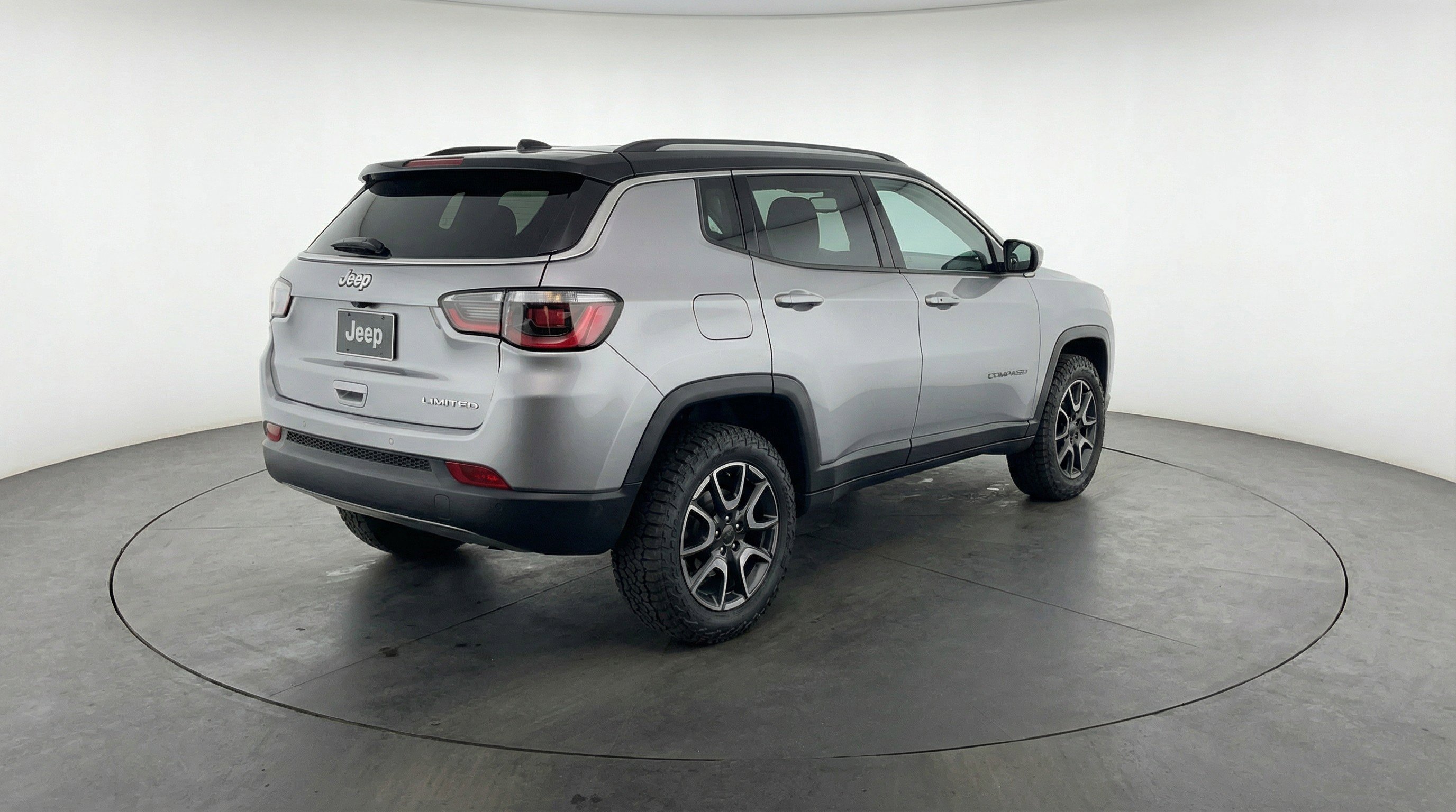 Used 2025 Jeep Compass Trailhawk image 6