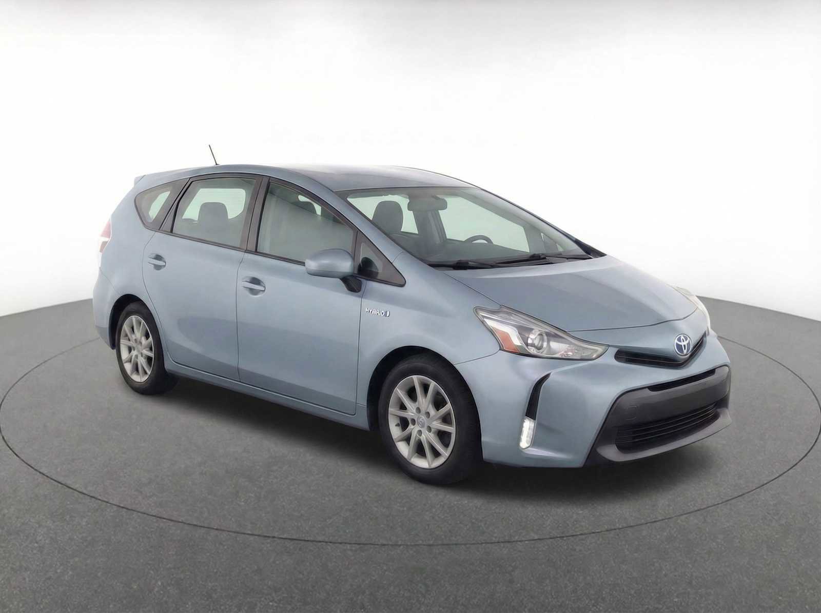Used 2015 Toyota Prius V Three image 3