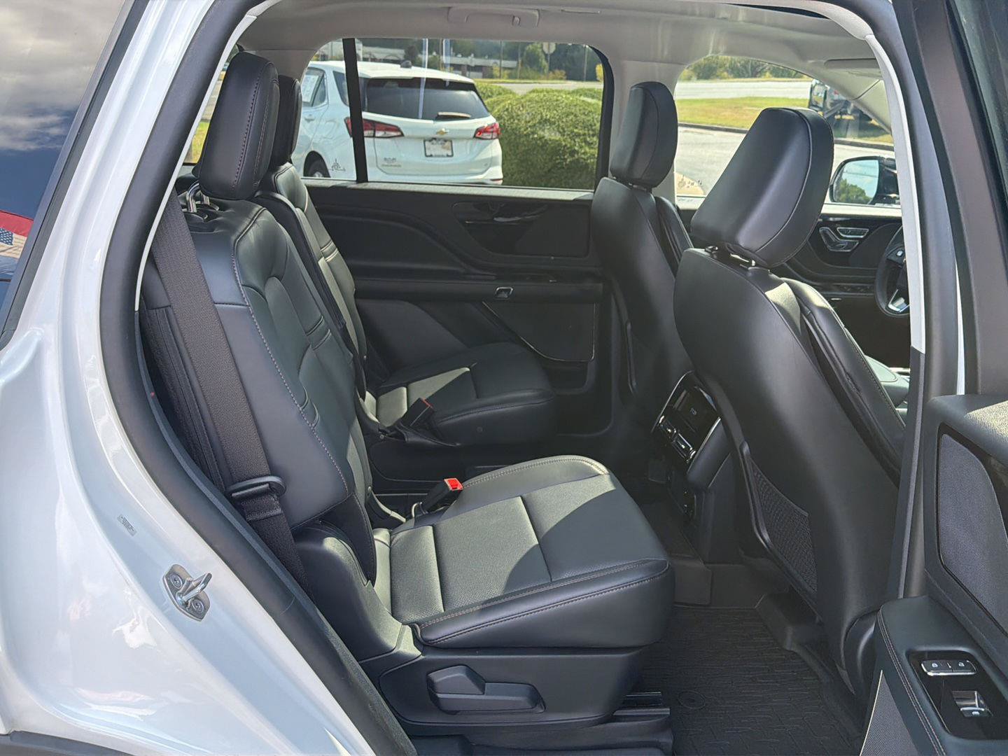 Used 2026 Lincoln Aviator AWD image 14