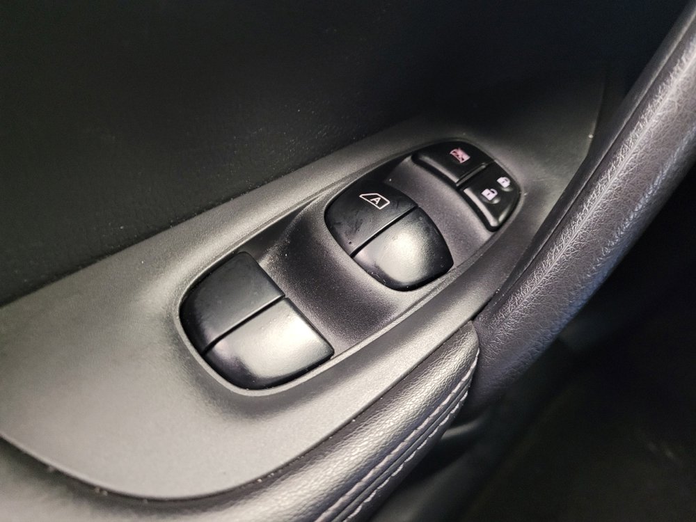 Used 2018 Nissan Rogue Sport SV image 27